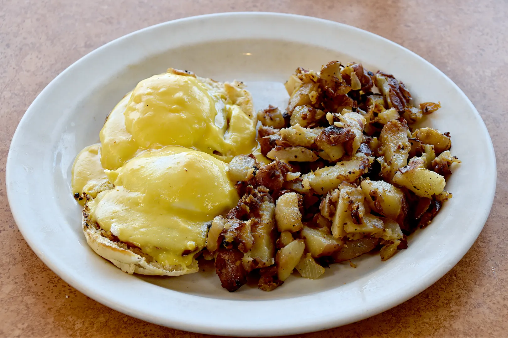 OPH - Eggs Benedict 02-menu-item